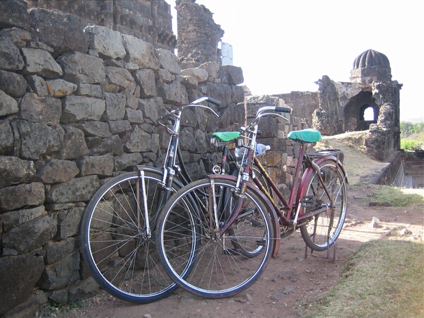 The girls' transport in Mandu